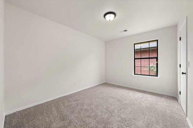 725 NE 20th Street, Moore, OK 73160