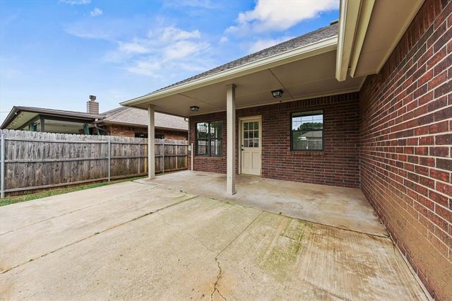 725 NE 20th Street, Moore, OK 73160