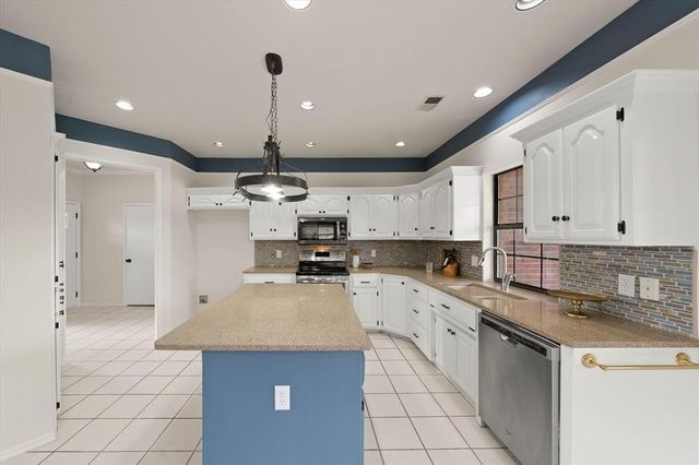 725 NE 20th Street, Moore, OK 73160