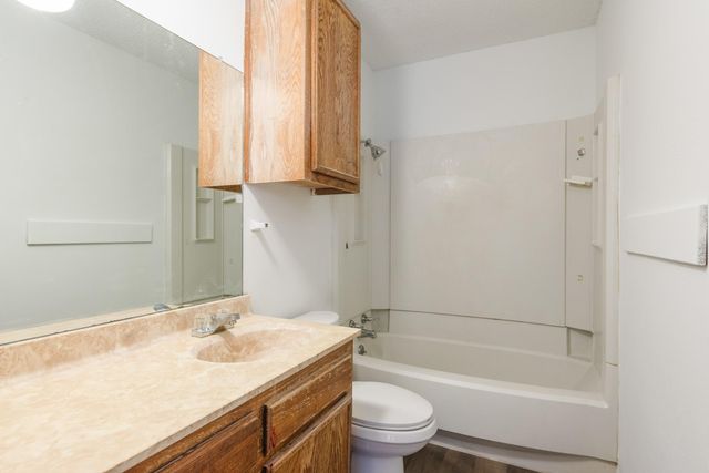 6910 Rifle BND B, Austin, TX 78736