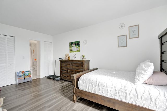 13499 Biscayne Blvd 610, North Miami, FL 33181