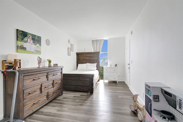 13499 Biscayne Blvd 610, North Miami, FL 33181