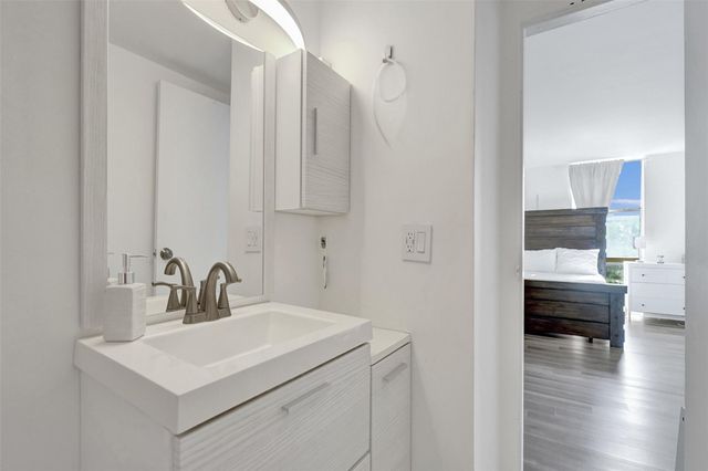 13499 Biscayne Blvd 610, North Miami, FL 33181