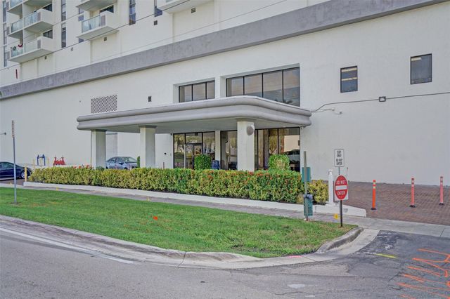 13499 Biscayne Blvd 610, North Miami, FL 33181