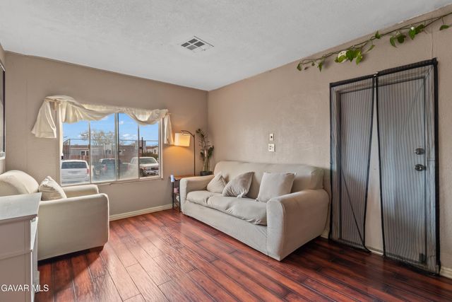 3300 15th St W 217, Rosamond, CA 93560