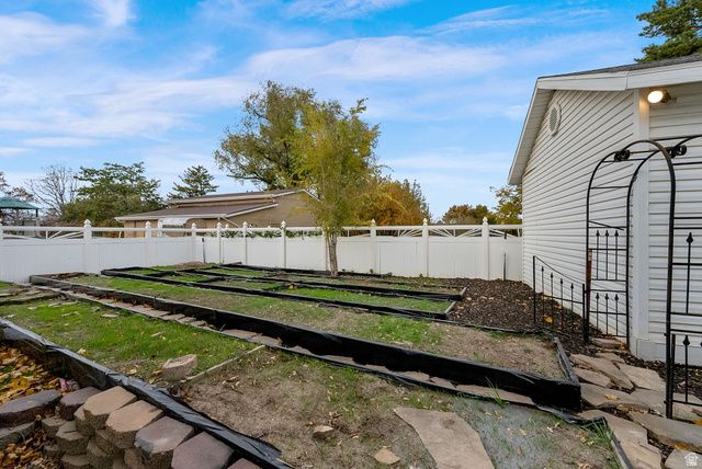 11324 S TRENT DR, South Jordan, UT 84095