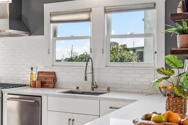 2832 2832 Monticello Ave, Oakland, CA 94619