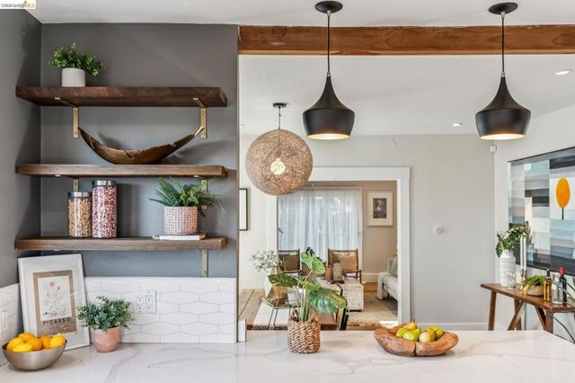 2832 2832 Monticello Ave, Oakland, CA 94619