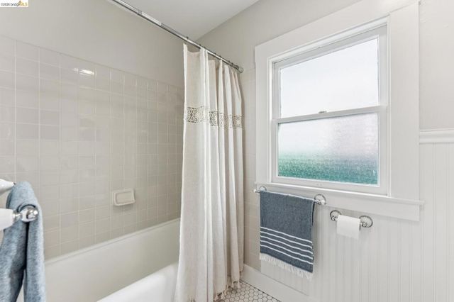 2832 2832 Monticello Ave, Oakland, CA 94619