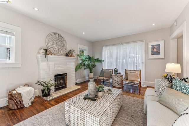 2832 2832 Monticello Ave, Oakland, CA 94619