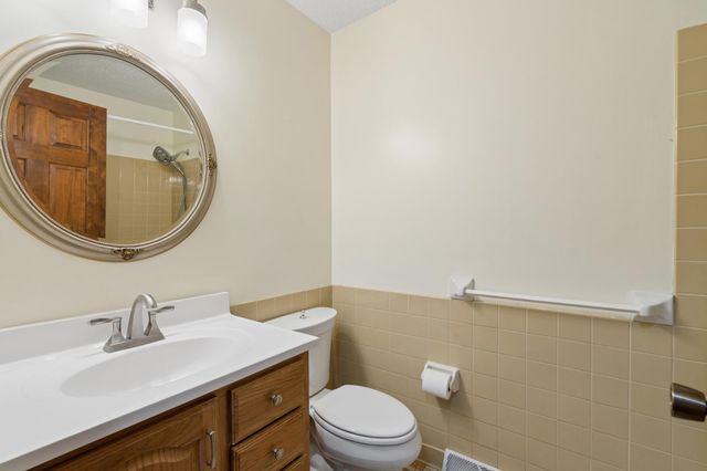 75 Pleasant Lane E, Excelsior, MN 55331