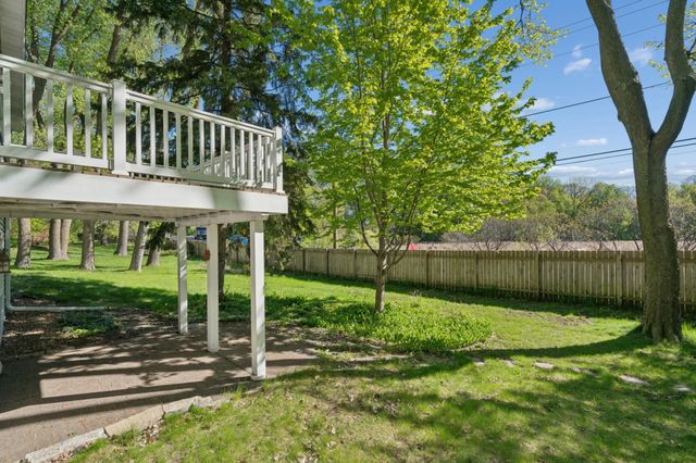 75 Pleasant Lane E, Excelsior, MN 55331