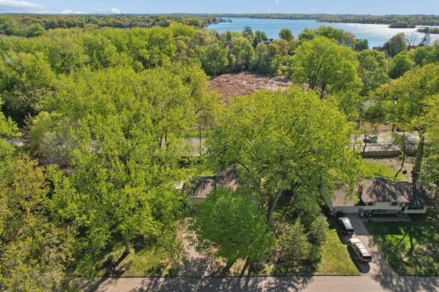 75 Pleasant Lane E, Excelsior, MN 55331