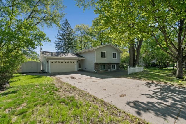 75 Pleasant Lane E, Excelsior, MN 55331