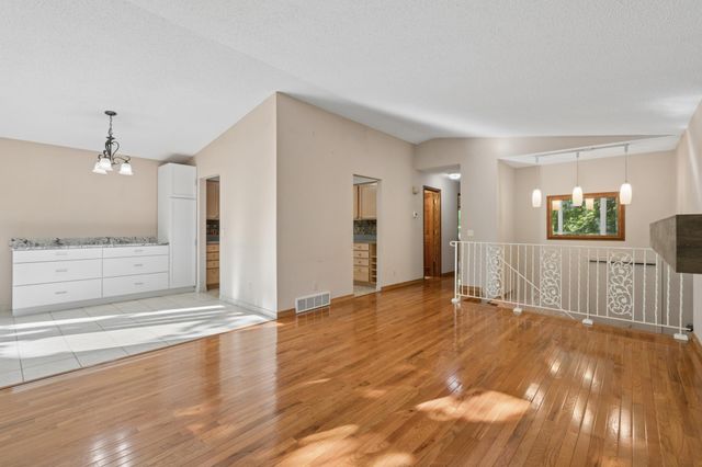 75 Pleasant Lane E, Excelsior, MN 55331