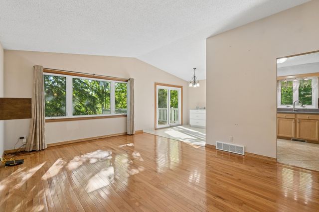 75 Pleasant Lane E, Excelsior, MN 55331