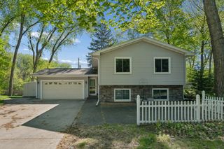 75 Pleasant Lane E, Excelsior, MN 55331