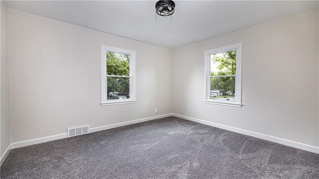 1401 67th Place, Kansas City, MO 64118