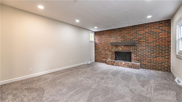 1401 67th Place, Kansas City, MO 64118