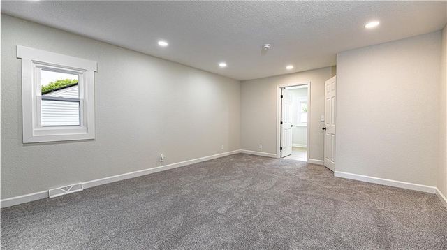 1401 67th Place, Kansas City, MO 64118