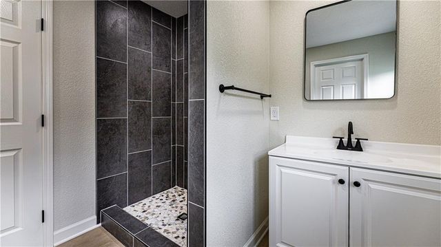 1401 67th Place, Kansas City, MO 64118