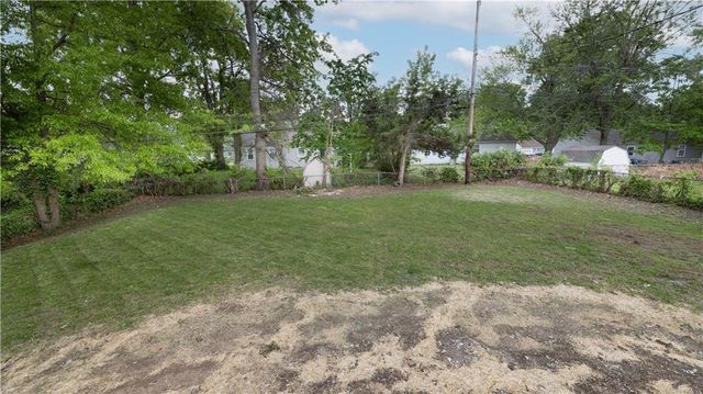 1401 67th Place, Kansas City, MO 64118