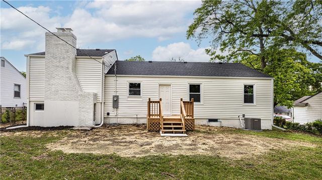 1401 67th Place, Kansas City, MO 64118