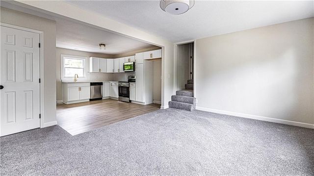 1401 67th Place, Kansas City, MO 64118