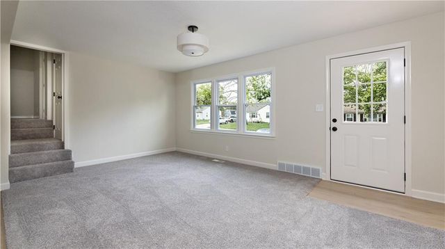 1401 67th Place, Kansas City, MO 64118