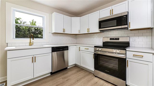 1401 67th Place, Kansas City, MO 64118