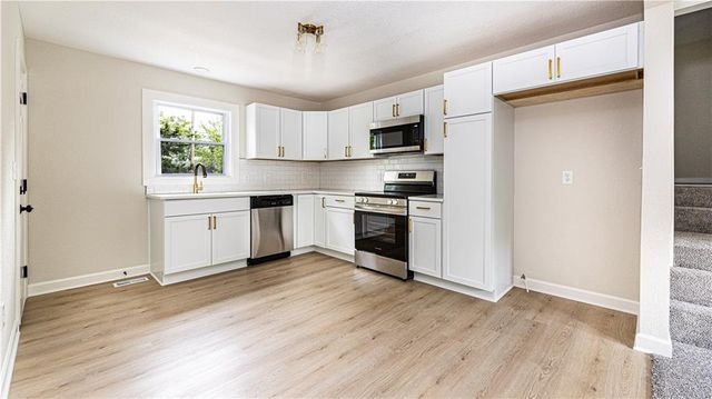 1401 67th Place, Kansas City, MO 64118