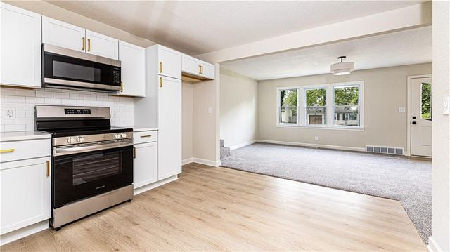 1401 67th Place, Kansas City, MO 64118