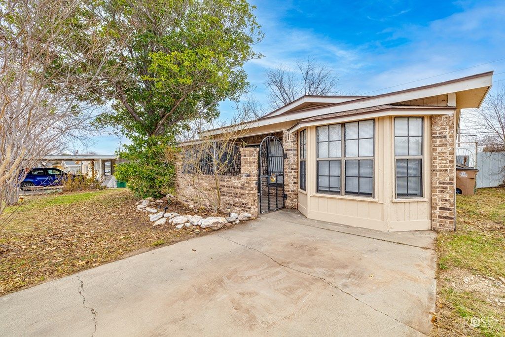 Image 3 of property listing at 2011 Edmund Blvd, San Angelo, TX 76901