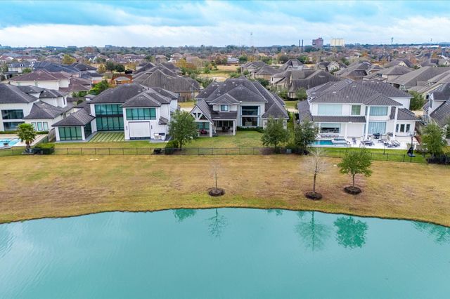 11 Laurel Wreath Trail, Sugar Land, TX 77498