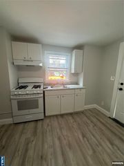 229-233 Park 6, East Rutherford, NJ 07073