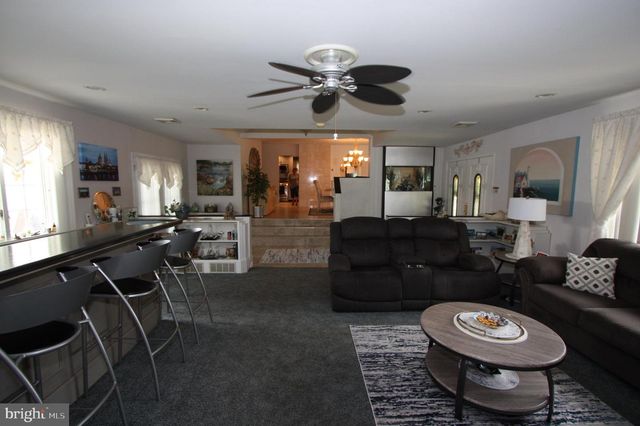 1 ARC CT, Absecon, NJ 08201