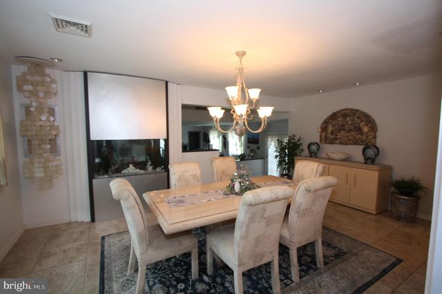 1 ARC CT, Absecon, NJ 08201