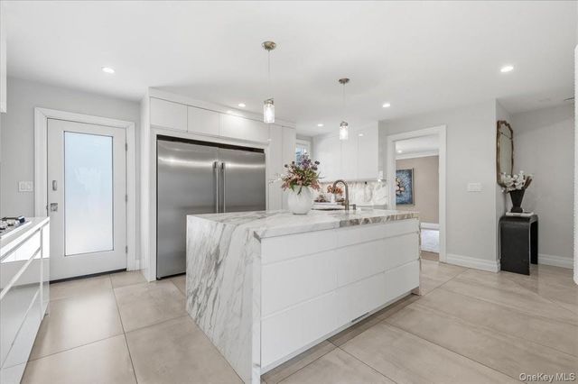 230 Ocean Avenue, Lawrence, NY 11559