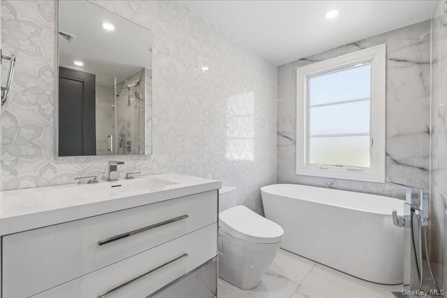 230 Ocean Avenue, Lawrence, NY 11559