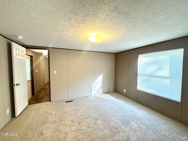 236 Redwood Drive, Raven, VA 24639