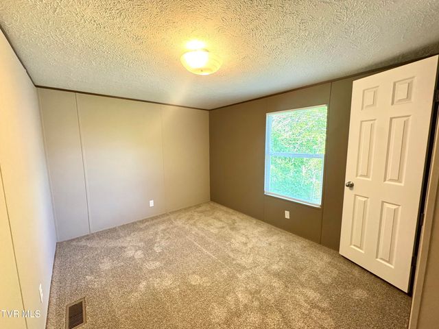 236 Redwood Drive, Raven, VA 24639