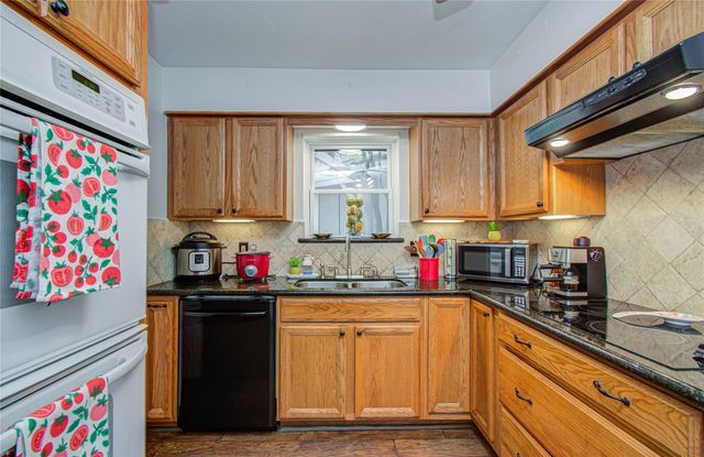 9502 Ballin David Drive, Spring, TX 77379