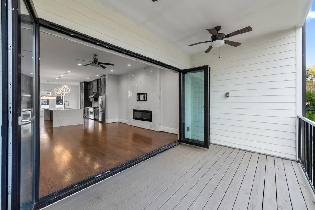 Image 15 of property listing at 1099 Briar Cove Circle, Atlanta, GA 30329