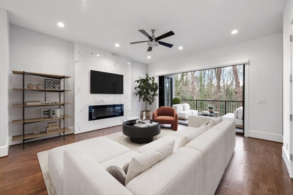 Image 2 of property listing at 1099 Briar Cove Circle, Atlanta, GA 30329