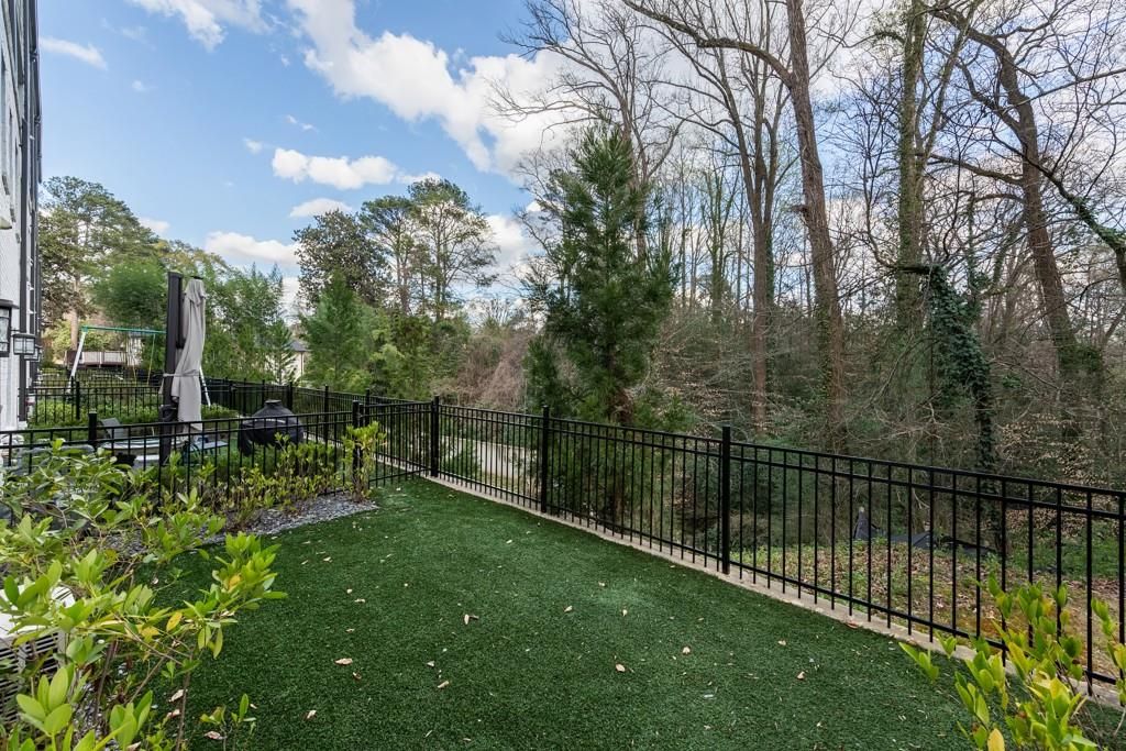 Image 28 of property listing at 1099 Briar Cove Circle, Atlanta, GA 30329
