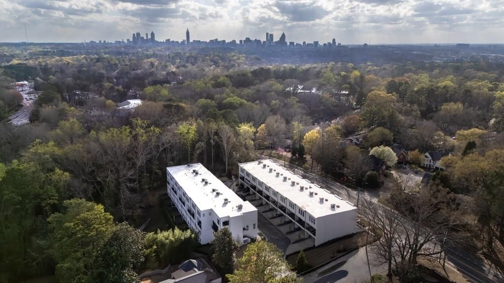 Image 30 of property listing at 1099 Briar Cove Circle, Atlanta, GA 30329