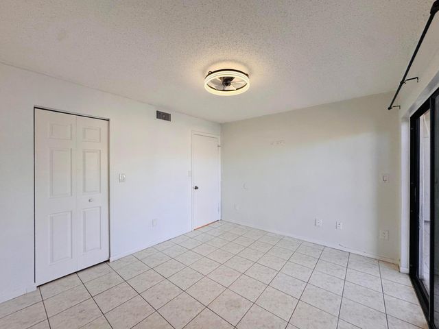 809 NE 199th Street 105-7, Miami, FL 33179