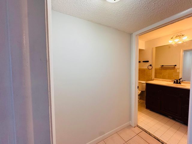809 NE 199th Street 105-7, Miami, FL 33179