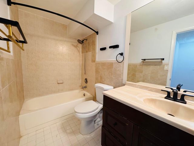 809 NE 199th Street 105-7, Miami, FL 33179