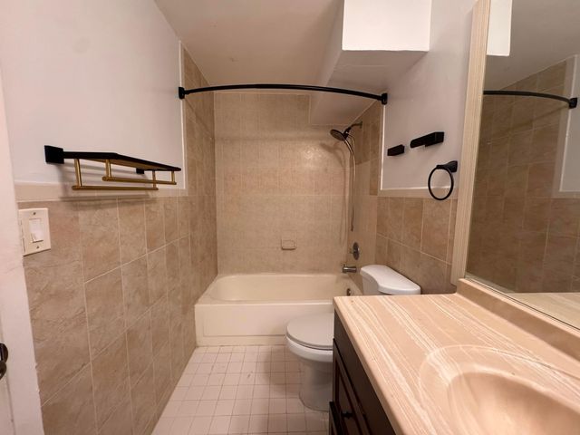 809 NE 199th Street 105-7, Miami, FL 33179